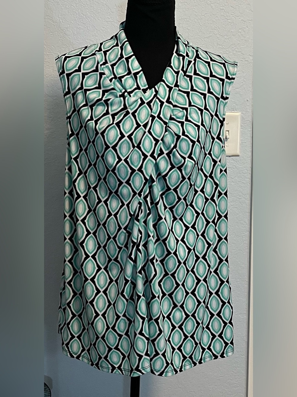 Cato Twist Neck Mint, Black & White Geometric Sleeveless Top EUC